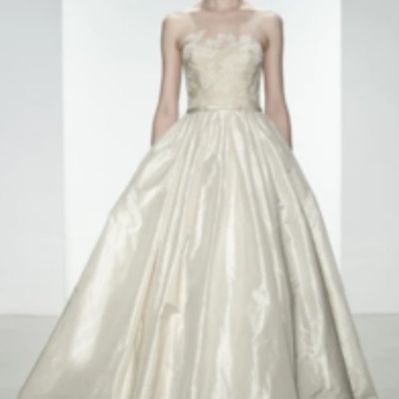 Amsale Ryan Wedding Dress - Picture 2 of 8